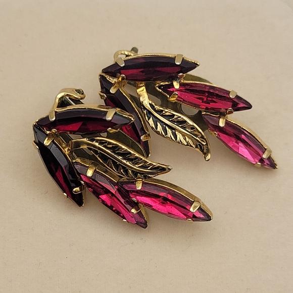 Unsigned Jewelry - Vintage Elegant Gold and Red Leaf Earrings